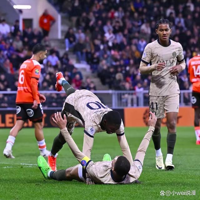 开云体育官网-曼联主场战胜巴黎，提前晋级混合赛事