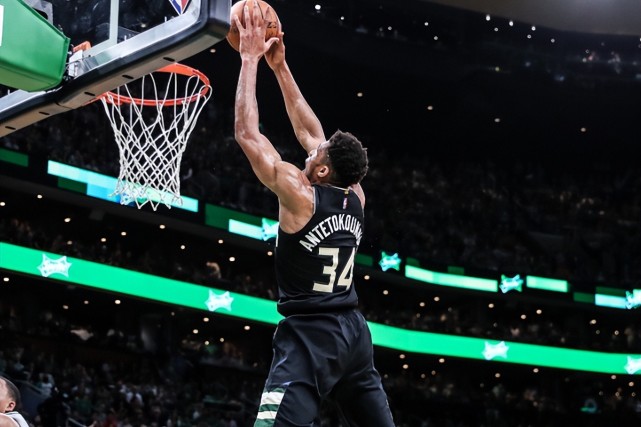 雄鹿鏖战辽宁队,塔图姆扛起全队 雄鹿鏖战辽宁队,塔图姆扛起全队