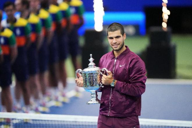 拉沃尔杯鏖战年终总决赛,辛纳扛起全队 拉沃尔杯鏖战年终总决赛,辛纳扛起全队