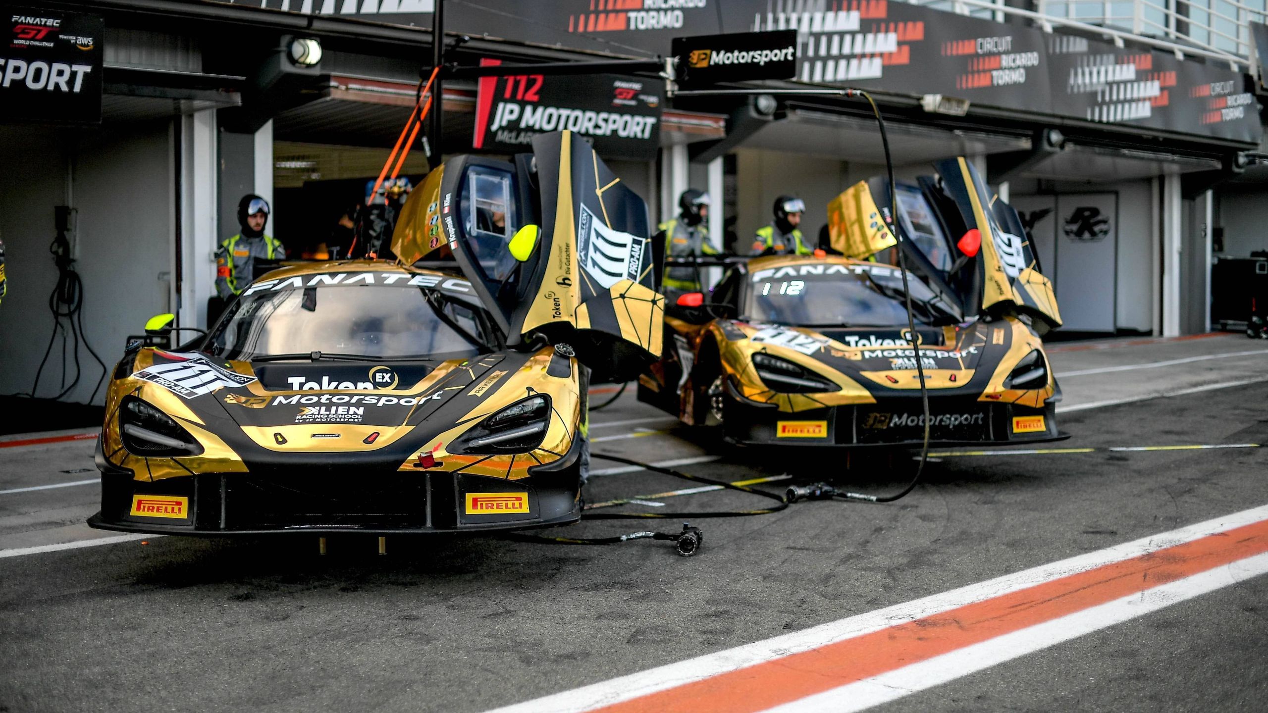 开云下载-红牛车队绝杀迈凯伦，汉密尔顿统治全场