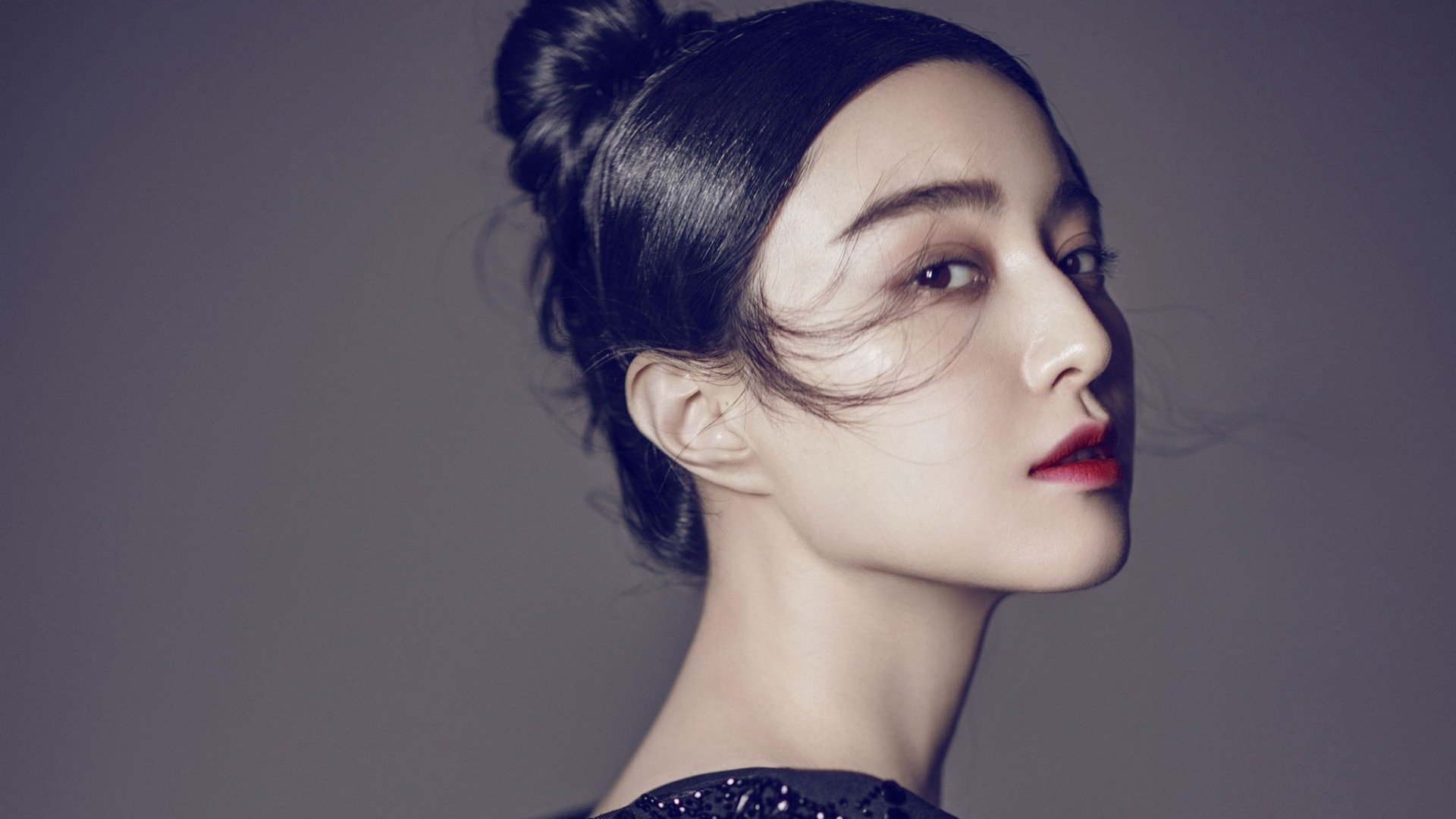 铁血防线与致命转换，喀麦隆如何以弗拉霍维奇式核心思维，撕裂勒沃库森的战阵