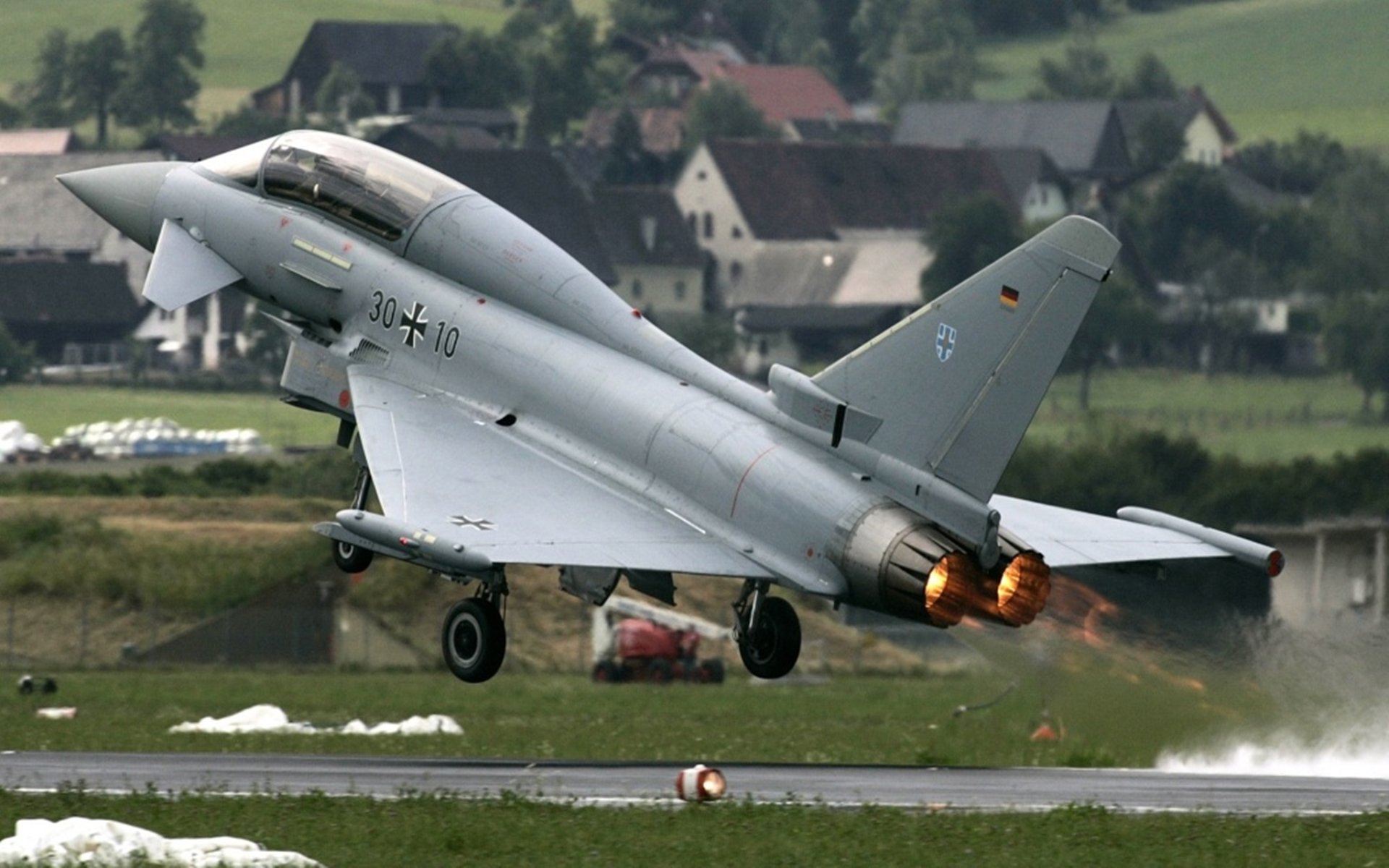 南十字星撕裂黑夜,无名军团掀翻雷恩堡垒,布雷默三记惊雷点燃冷雨赛场