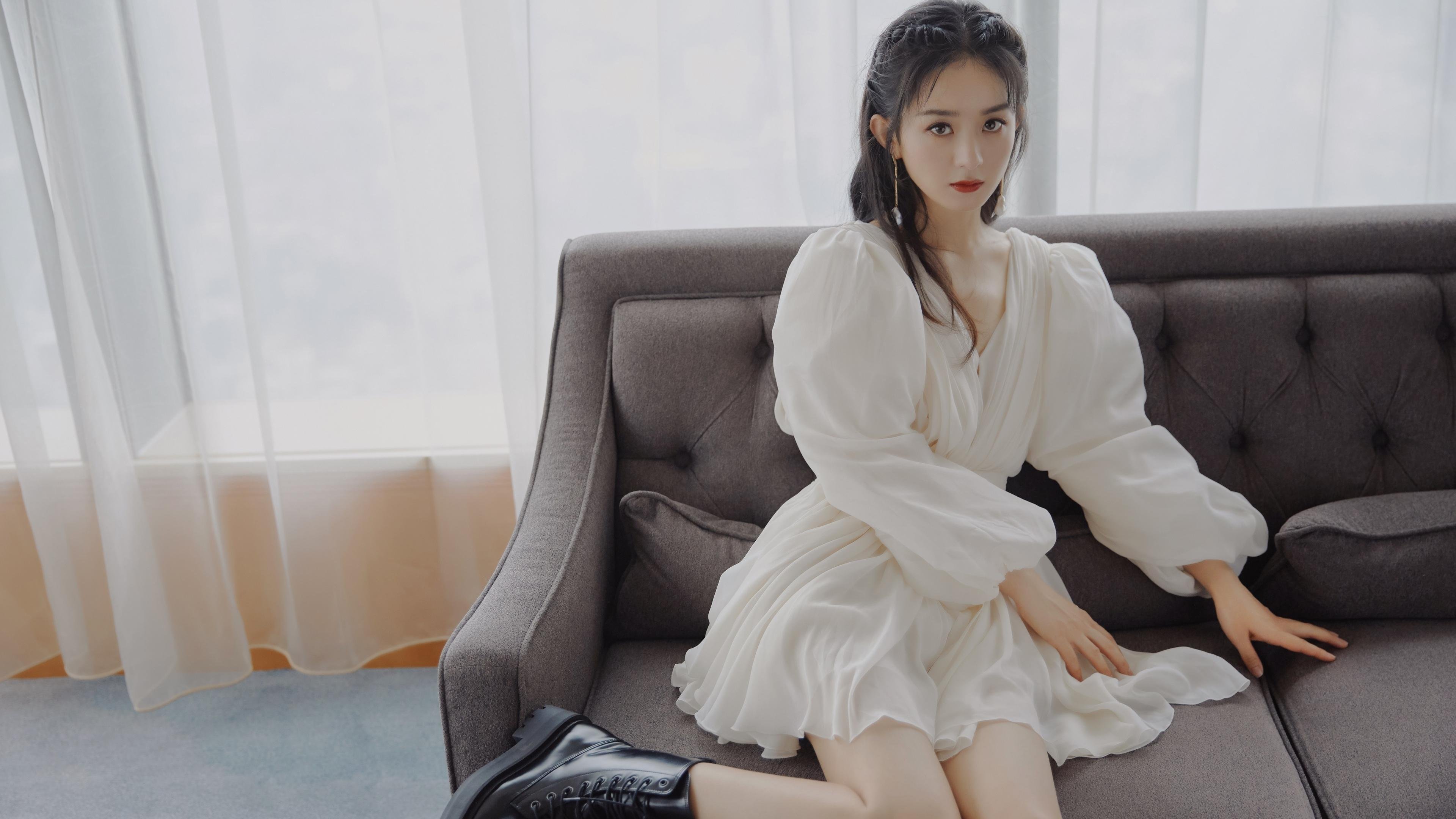 西决生死战之夜,在洛杉矶的篮球嘶吼中,听见三笘薰在英格兰海滨完成里程碑的回响